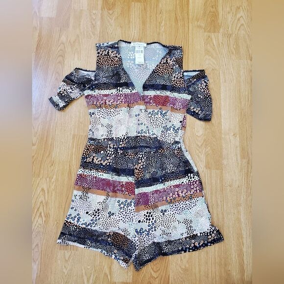 BCBGeneration Cold Shoulder Romper Sz Med - Picture 4 of 15